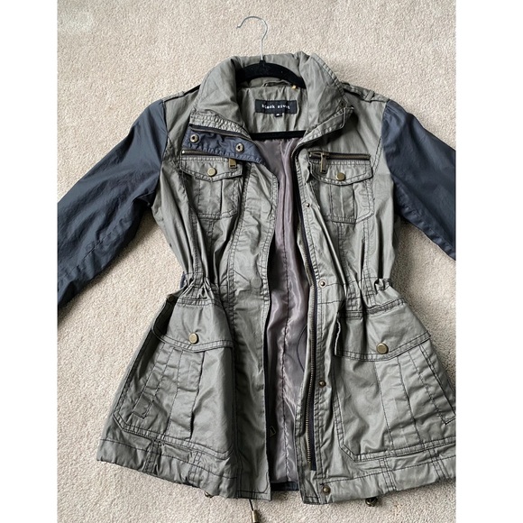 Army green jacket - Picture 3 of 3